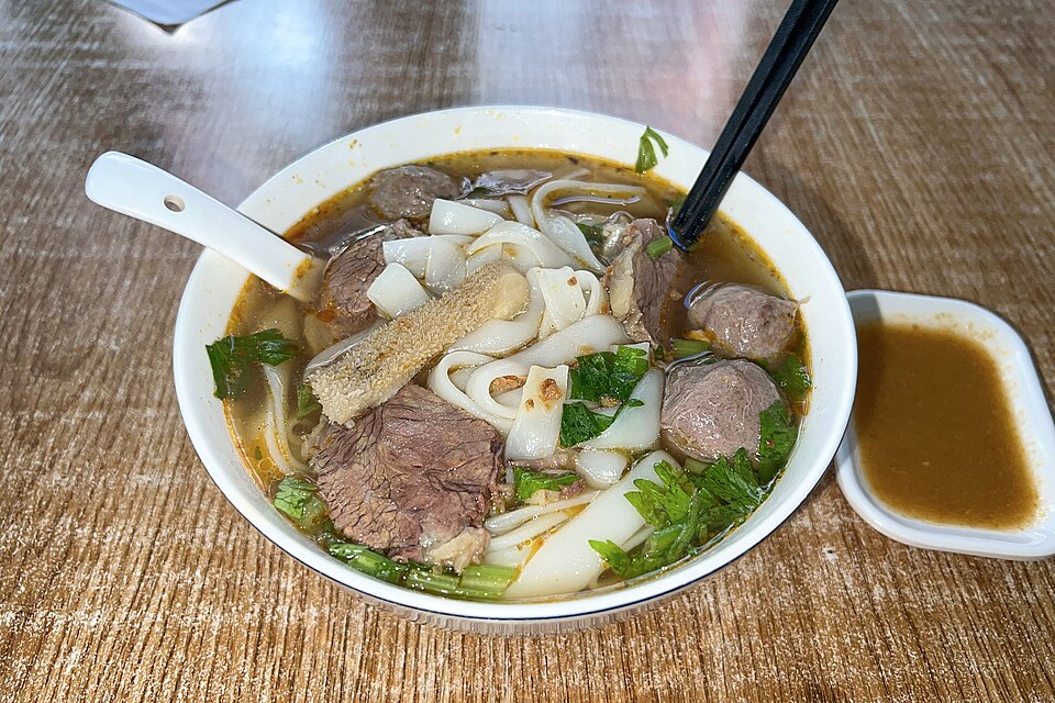 潮汕牛肉丸粿条汤